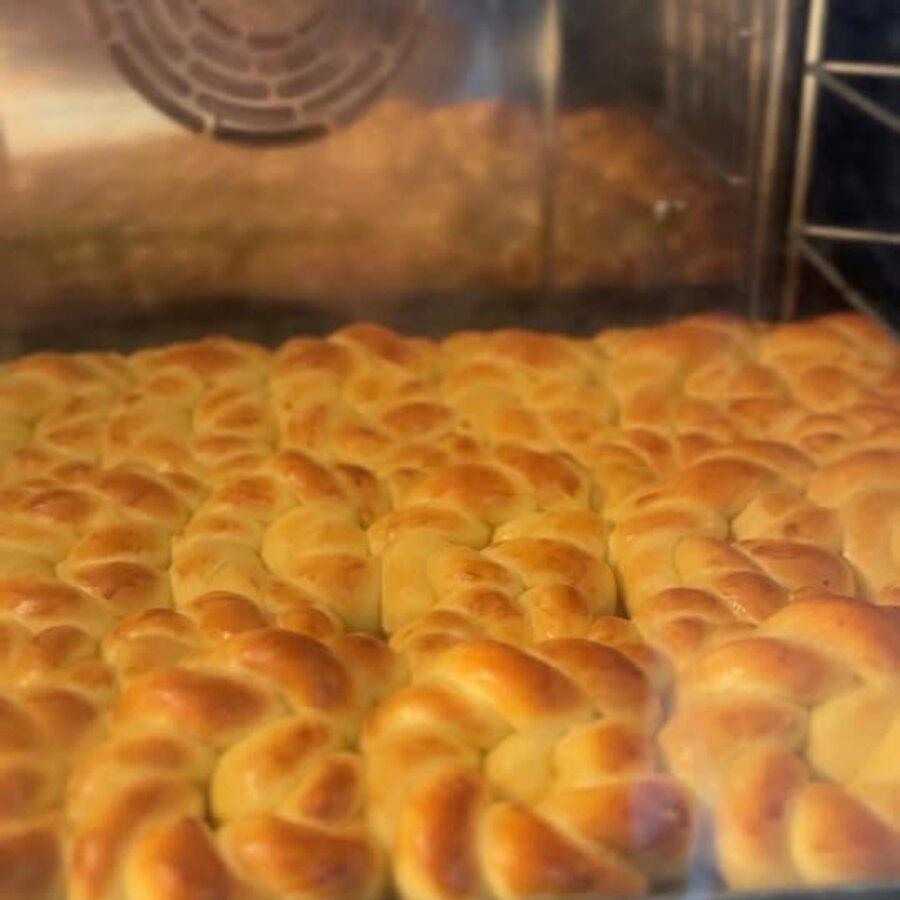 Cornuri de casă în tava din cuptor — Patiseria Dolimex